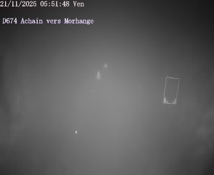 <h2>Caméra de trafic sur D674 (France) à Achain, orientée vers Morhange, permettant d’évaluer fluidité, incidents et densité automobile.</h2>