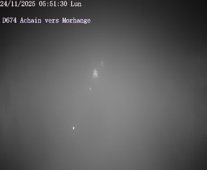 <h2>Caméra de trafic sur D674 (France) à Achain, orientée vers Morhange, permettant d’évaluer fluidité, incidents et densité automobile.</h2>
