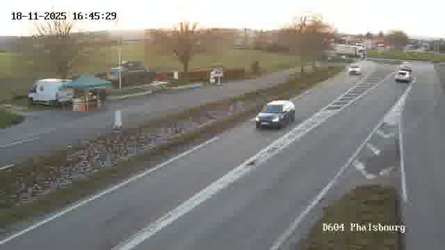 <h2>Webcam de surveillance sur D604 (France) à Phalsbourg, cadrée vers Phalsbourg, proposant une information routière utile aux déplacements quotidiens.</h2>