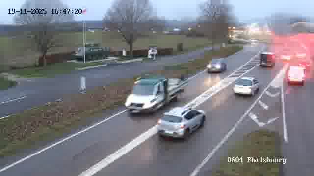 <h2>Webcam de surveillance sur D604 (France) à Phalsbourg, cadrée vers Phalsbourg, proposant une information routière utile aux déplacements quotidiens.</h2>