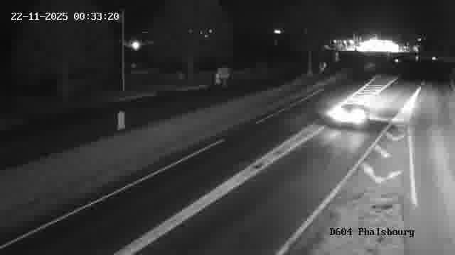 Webcam de surveillance sur D604 (France) à Phalsbourg, cadrée vers Phalsbourg, proposant une information routière utile aux déplacements quotidiens.