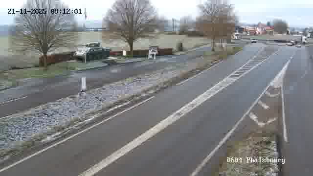 <h2>Webcam de surveillance sur D604 (France) à Phalsbourg, cadrée vers Phalsbourg, proposant une information routière utile aux déplacements quotidiens.</h2>