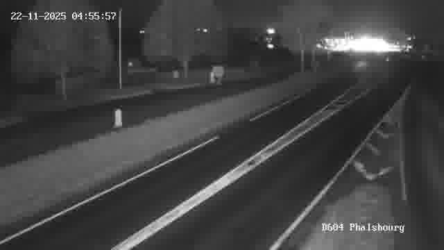 <h2>Webcam de surveillance sur D604 (France) à Phalsbourg, cadrée vers Phalsbourg, proposant une information routière utile aux déplacements quotidiens.</h2>