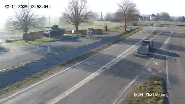 <h2>Webcam de surveillance sur D604 (France) à Phalsbourg, cadrée vers Phalsbourg, proposant une information routière utile aux déplacements quotidiens.</h2>