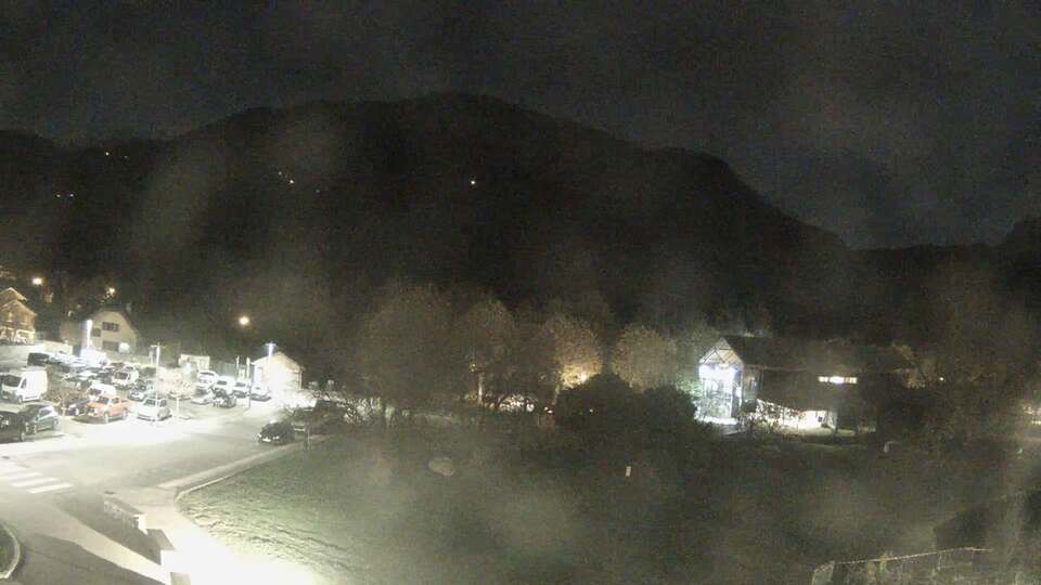 <h2>Webcam au niveau de la mairie du village du Bourg d'Oisans, aux pieds de l'Alpe d'Huez et aux portes du parc des Écrins</h2>