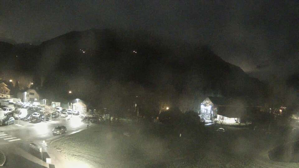 <h2>Webcam au niveau de la mairie du village du Bourg d'Oisans, aux pieds de l'Alpe d'Huez et aux portes du parc des Écrins</h2>
