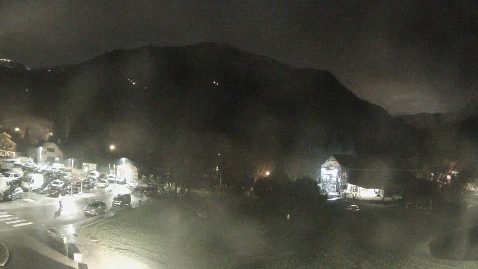 <h2>Webcam au niveau de la mairie du village du Bourg d'Oisans, aux pieds de l'Alpe d'Huez et aux portes du parc des Écrins</h2>
