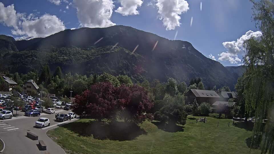 Webcam au niveau de la mairie du village du Bourg d'Oisans, aux pieds de l'Alpe d'Huez et aux portes du parc des Écrins