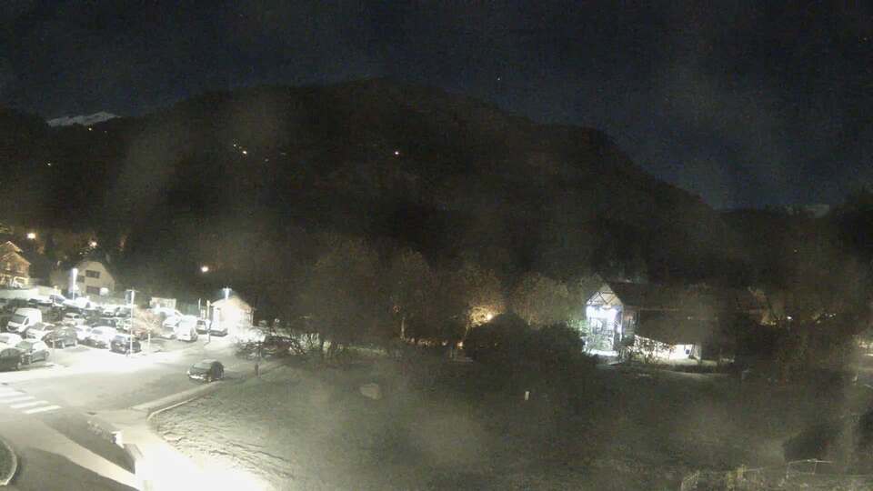 <h2>Webcam au niveau de la mairie du village du Bourg d'Oisans, aux pieds de l'Alpe d'Huez et aux portes du parc des Écrins</h2>