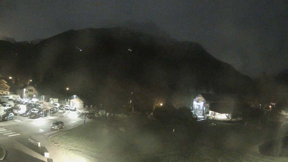 <h2>Webcam au niveau de la mairie du village du Bourg d'Oisans, aux pieds de l'Alpe d'Huez et aux portes du parc des Écrins</h2>