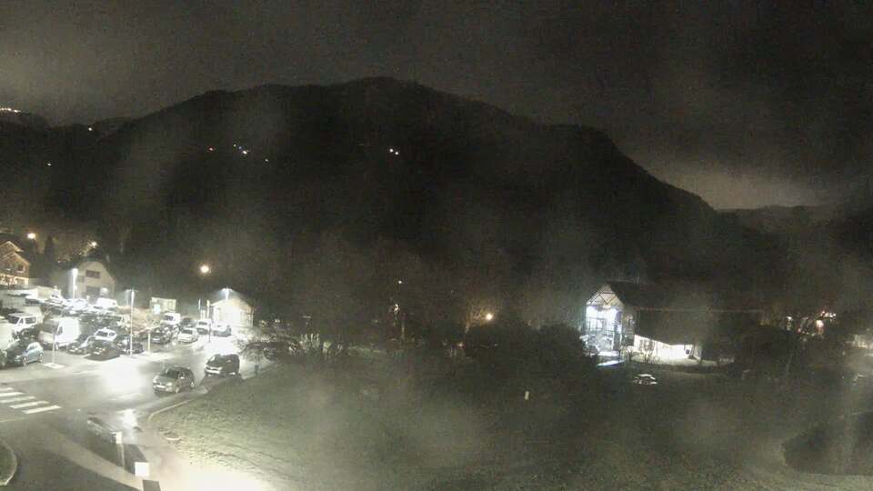 <h2>Webcam au niveau de la mairie du village du Bourg d'Oisans, aux pieds de l'Alpe d'Huez et aux portes du parc des Écrins</h2>