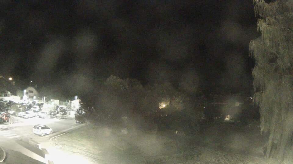 <h2>Webcam au niveau de la mairie du village du Bourg d'Oisans, aux pieds de l'Alpe d'Huez et aux portes du parc des Écrins</h2>