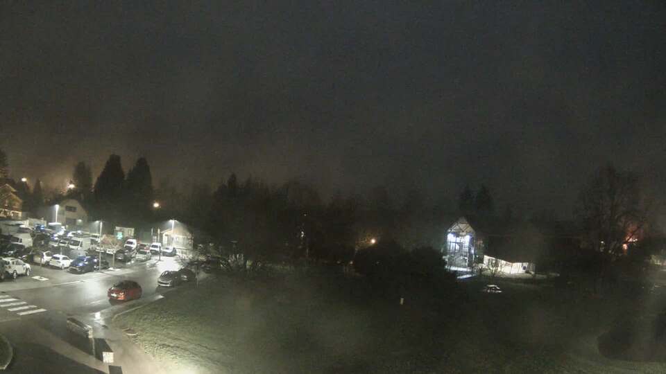 <h2>Webcam au niveau de la mairie du village du Bourg d'Oisans, aux pieds de l'Alpe d'Huez et aux portes du parc des Écrins</h2>