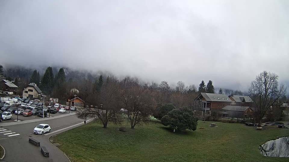<h2>Webcam au niveau de la mairie du village du Bourg d'Oisans, aux pieds de l'Alpe d'Huez et aux portes du parc des Écrins</h2>