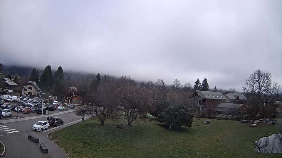 <h2>Webcam au niveau de la mairie du village du Bourg d'Oisans, aux pieds de l'Alpe d'Huez et aux portes du parc des Écrins</h2>