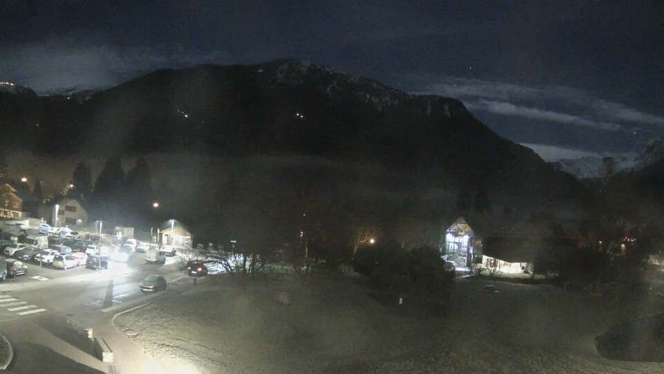 <h2>Webcam au niveau de la mairie du village du Bourg d'Oisans, aux pieds de l'Alpe d'Huez et aux portes du parc des Écrins</h2>