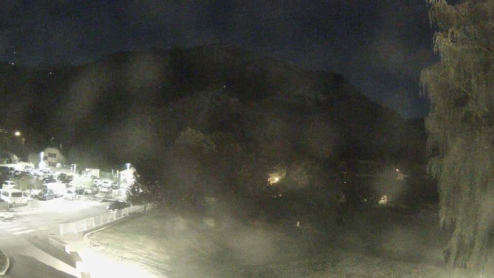 <h2>Webcam au niveau de la mairie du village du Bourg d'Oisans, aux pieds de l'Alpe d'Huez et aux portes du parc des Écrins</h2>