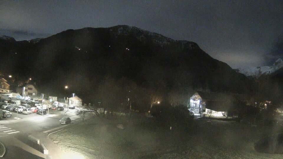 <h2>Webcam au niveau de la mairie du village du Bourg d'Oisans, aux pieds de l'Alpe d'Huez et aux portes du parc des Écrins</h2>