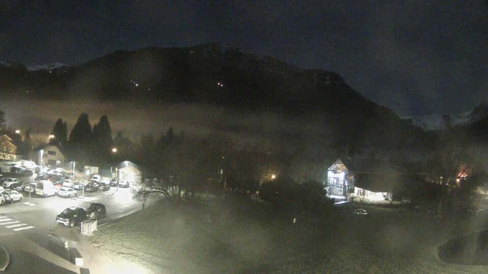 <h2>Webcam au niveau de la mairie du village du Bourg d'Oisans, aux pieds de l'Alpe d'Huez et aux portes du parc des Écrins</h2>