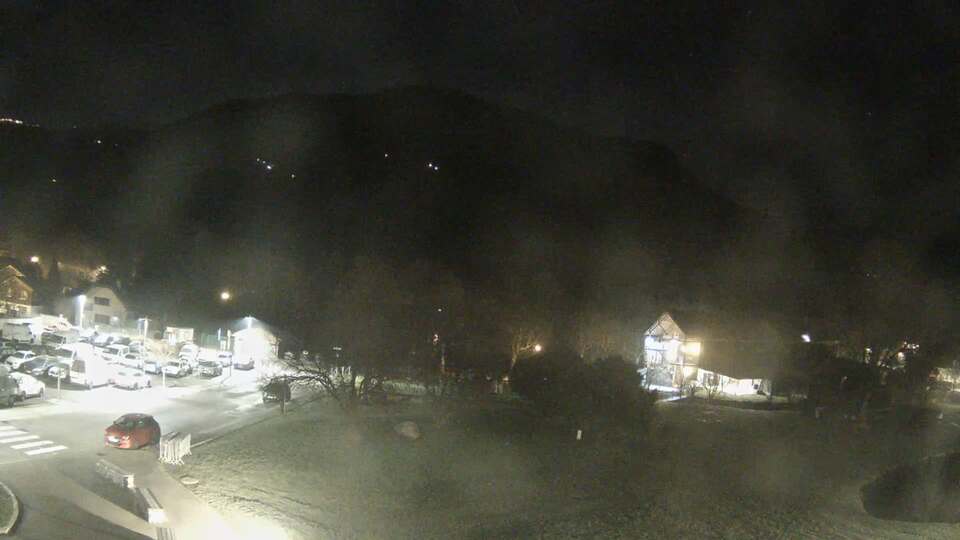 <h2>Webcam au niveau de la mairie du village du Bourg d'Oisans, aux pieds de l'Alpe d'Huez et aux portes du parc des Écrins</h2>