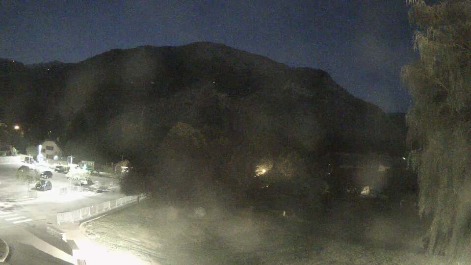 <h2>Webcam au niveau de la mairie du village du Bourg d'Oisans, aux pieds de l'Alpe d'Huez et aux portes du parc des Écrins</h2>
