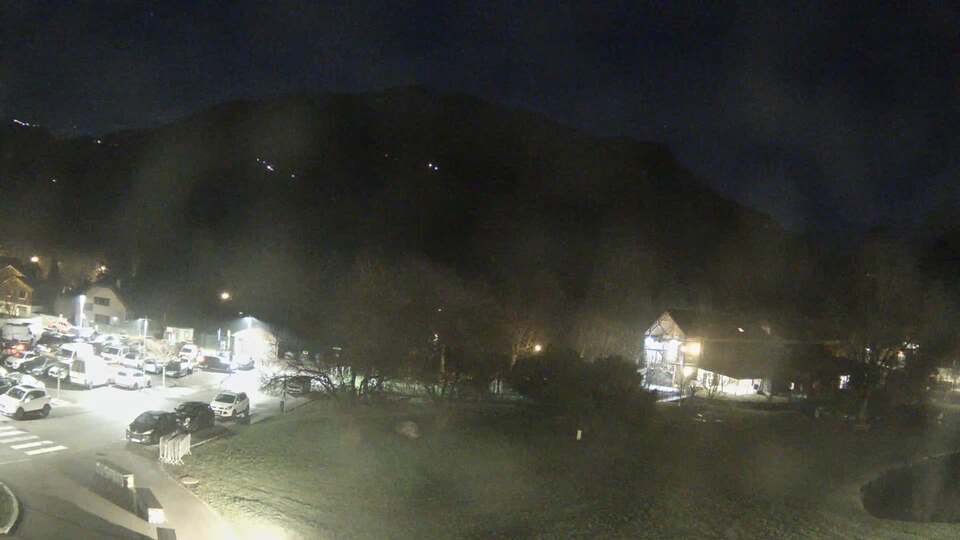 <h2>Webcam au niveau de la mairie du village du Bourg d'Oisans, aux pieds de l'Alpe d'Huez et aux portes du parc des Écrins</h2>