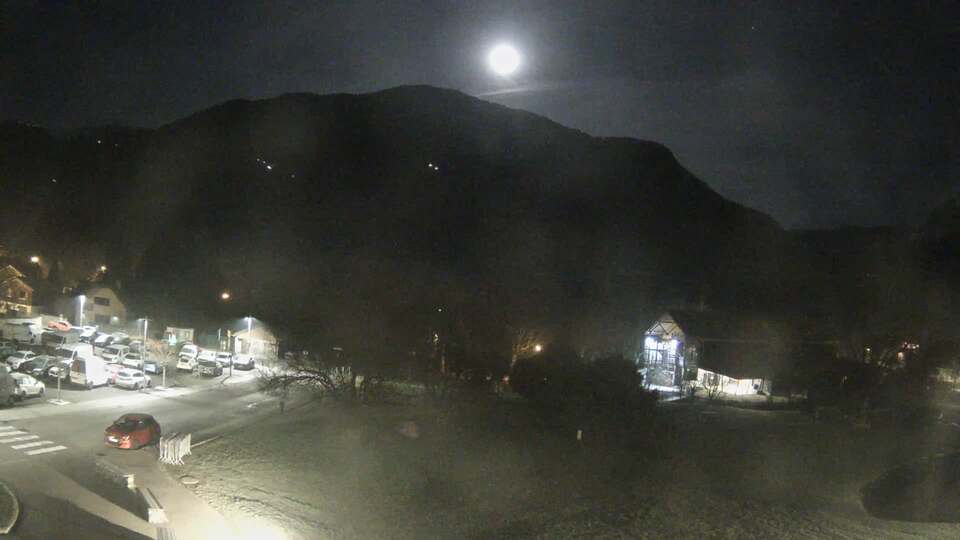 <h2>Webcam au niveau de la mairie du village du Bourg d'Oisans, aux pieds de l'Alpe d'Huez et aux portes du parc des Écrins</h2>