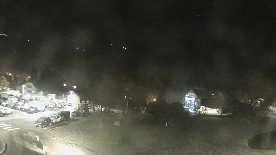 <h2>Webcam au niveau de la mairie du village du Bourg d'Oisans, aux pieds de l'Alpe d'Huez et aux portes du parc des Écrins</h2>