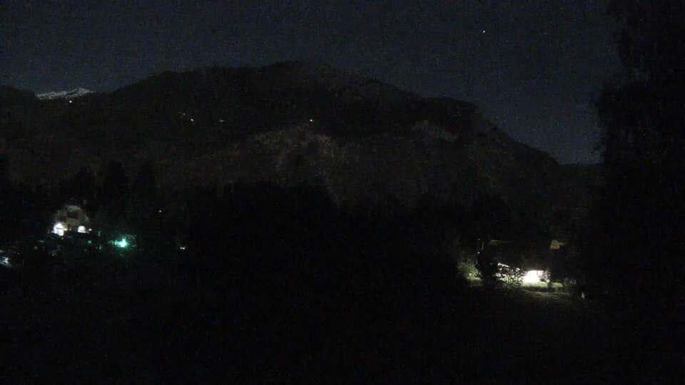 <h2>Webcam au niveau de la mairie du village du Bourg d'Oisans, aux pieds de l'Alpe d'Huez et aux portes du parc des Écrins</h2>