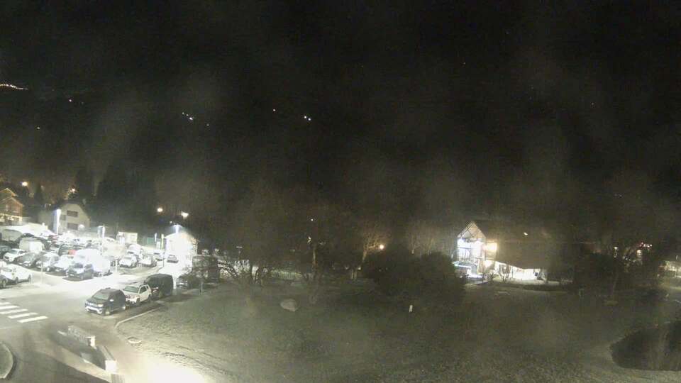 <h2>Webcam au niveau de la mairie du village du Bourg d'Oisans, aux pieds de l'Alpe d'Huez et aux portes du parc des Écrins</h2>