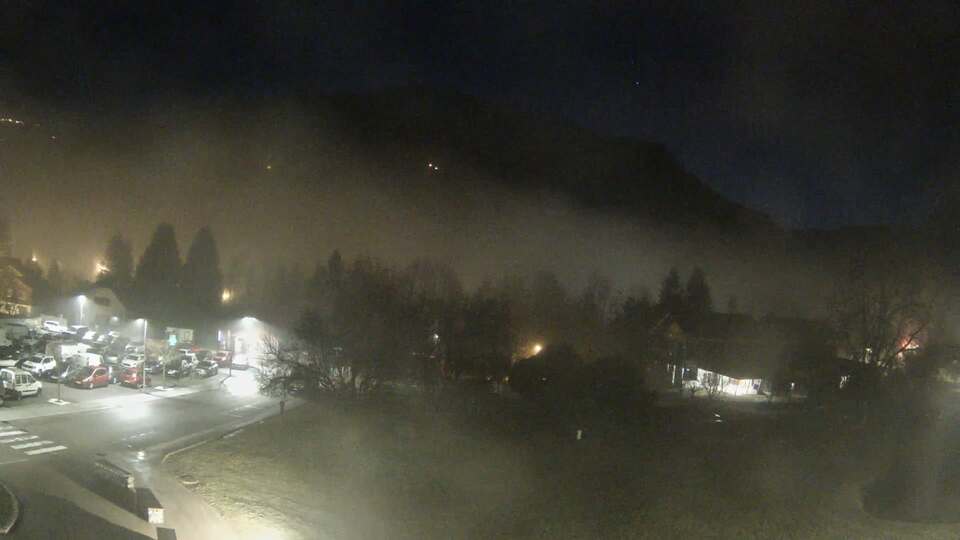 <h2>Webcam au niveau de la mairie du village du Bourg d'Oisans, aux pieds de l'Alpe d'Huez et aux portes du parc des Écrins</h2>