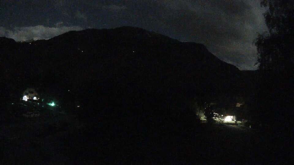 <h2>Webcam au niveau de la mairie du village du Bourg d'Oisans, aux pieds de l'Alpe d'Huez et aux portes du parc des Écrins</h2>