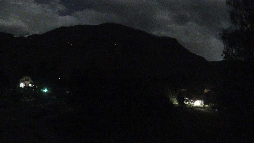<h2>Webcam au niveau de la mairie du village du Bourg d'Oisans, aux pieds de l'Alpe d'Huez et aux portes du parc des Écrins</h2>
