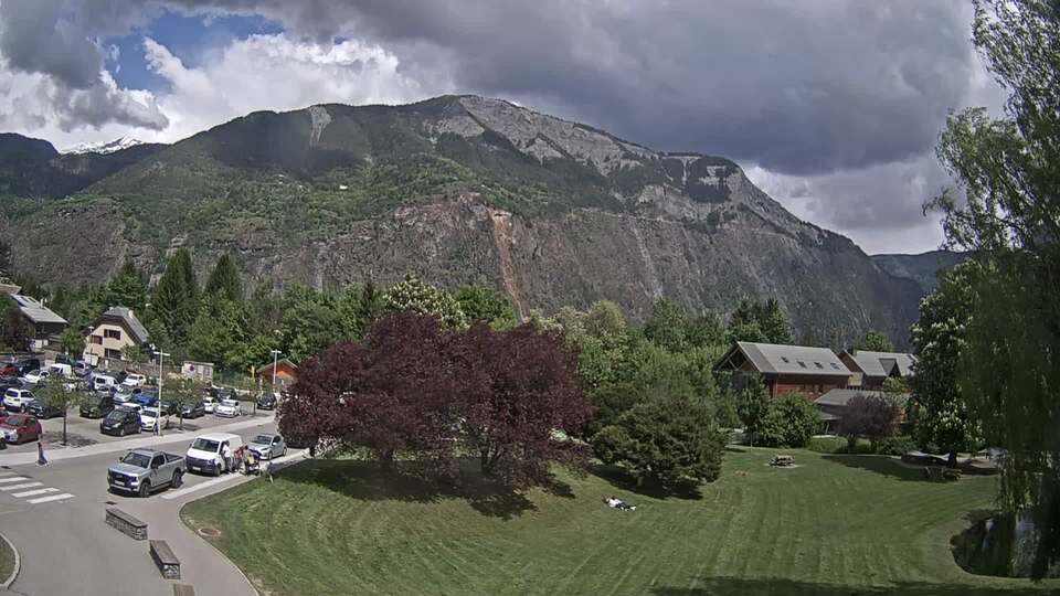 <h2>Webcam au niveau de la mairie du village du Bourg d'Oisans, aux pieds de l'Alpe d'Huez et aux portes du parc des Écrins</h2>