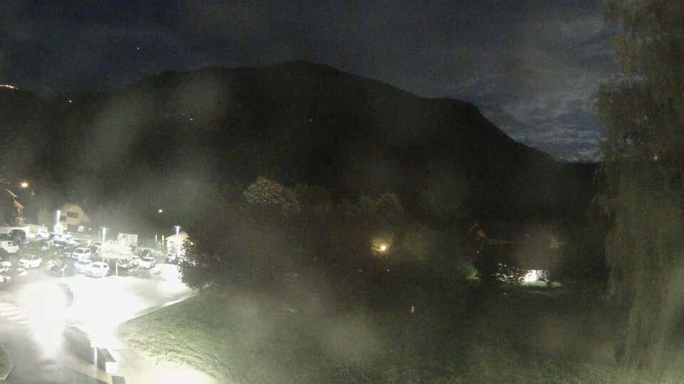<h2>Webcam au niveau de la mairie du village du Bourg d'Oisans, aux pieds de l'Alpe d'Huez et aux portes du parc des Écrins</h2>