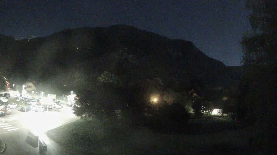 <h2>Webcam au niveau de la mairie du village du Bourg d'Oisans, aux pieds de l'Alpe d'Huez et aux portes du parc des Écrins</h2>