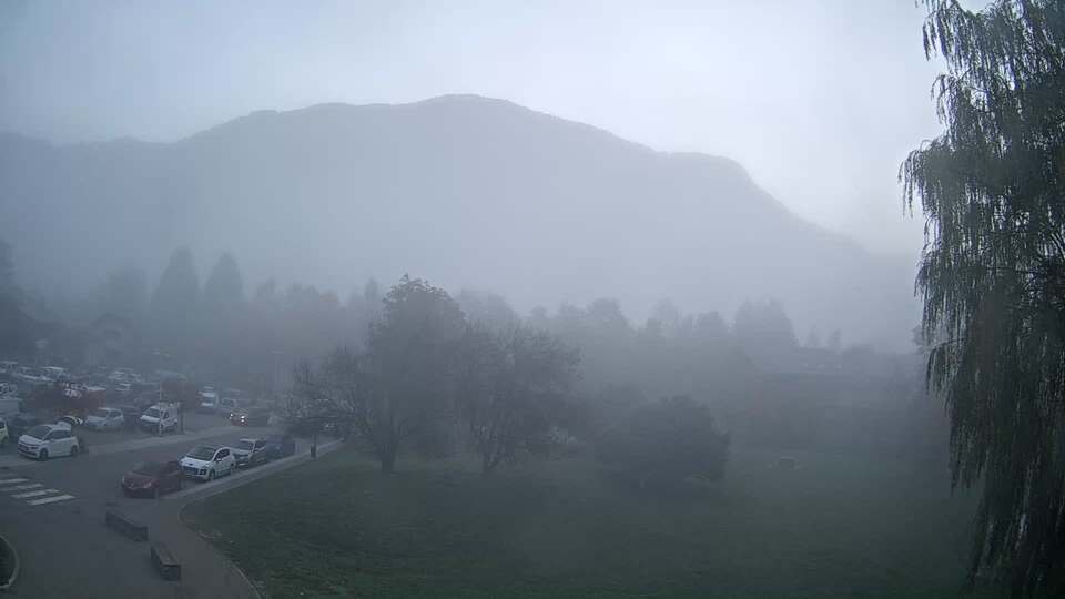 <h2>Webcam au niveau de la mairie du village du Bourg d'Oisans, aux pieds de l'Alpe d'Huez et aux portes du parc des Écrins</h2>