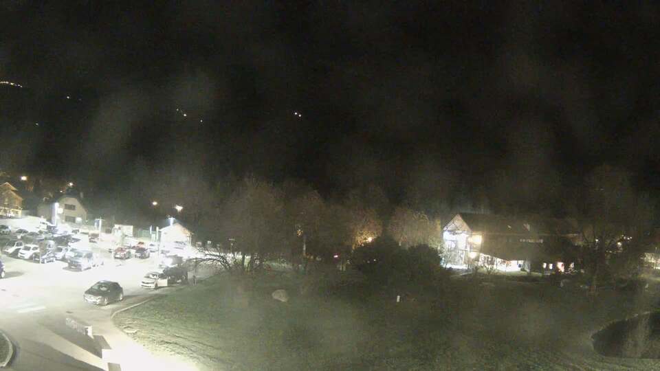 <h2>Webcam au niveau de la mairie du village du Bourg d'Oisans, aux pieds de l'Alpe d'Huez et aux portes du parc des Écrins</h2>