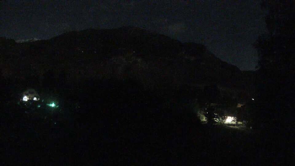 <h2>Webcam au niveau de la mairie du village du Bourg d'Oisans, aux pieds de l'Alpe d'Huez et aux portes du parc des Écrins</h2>