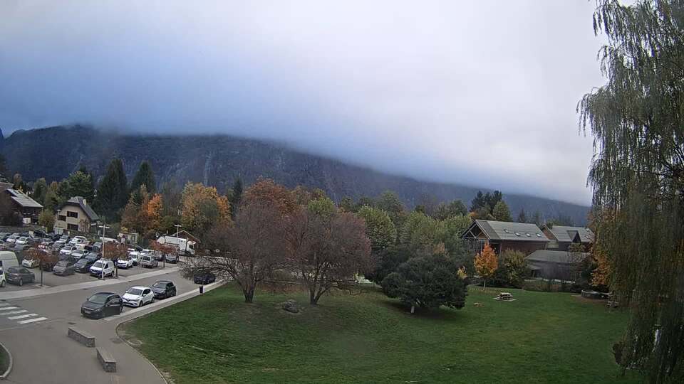 <h2>Webcam au niveau de la mairie du village du Bourg d'Oisans, aux pieds de l'Alpe d'Huez et aux portes du parc des Écrins</h2>