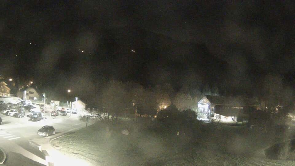 <h2>Webcam au niveau de la mairie du village du Bourg d'Oisans, aux pieds de l'Alpe d'Huez et aux portes du parc des Écrins</h2>