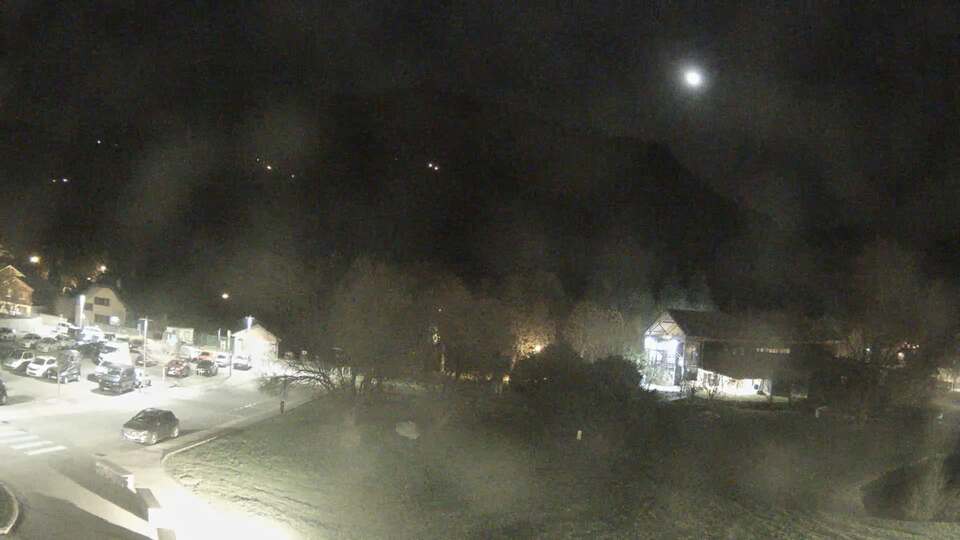 <h2>Webcam au niveau de la mairie du village du Bourg d'Oisans, aux pieds de l'Alpe d'Huez et aux portes du parc des Écrins</h2>
