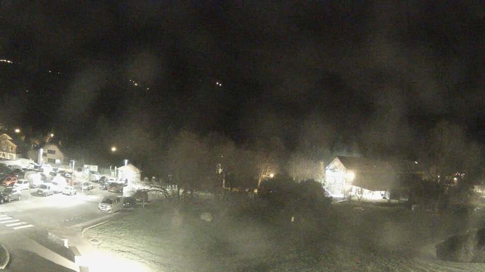 <h2>Webcam au niveau de la mairie du village du Bourg d'Oisans, aux pieds de l'Alpe d'Huez et aux portes du parc des Écrins</h2>