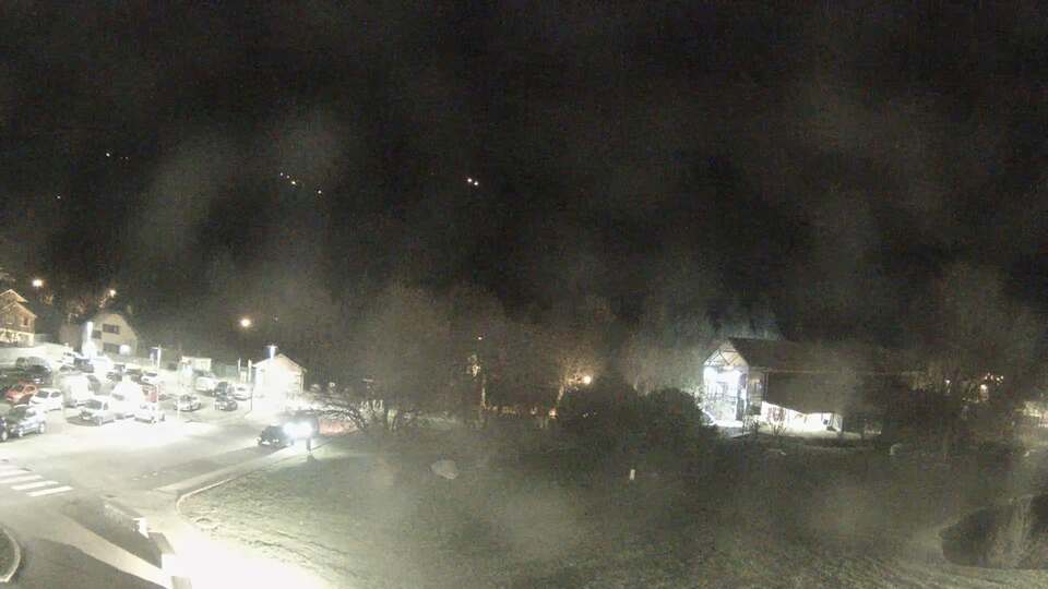 <h2>Webcam au niveau de la mairie du village du Bourg d'Oisans, aux pieds de l'Alpe d'Huez et aux portes du parc des Écrins</h2>