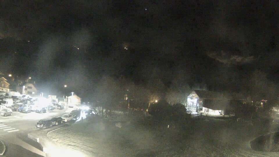<h2>Webcam au niveau de la mairie du village du Bourg d'Oisans, aux pieds de l'Alpe d'Huez et aux portes du parc des Écrins</h2>