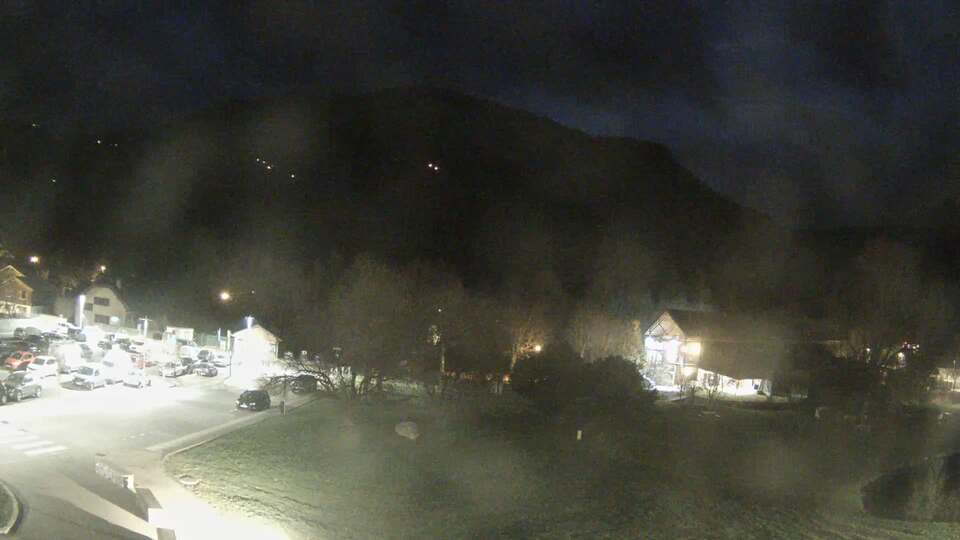 <h2>Webcam au niveau de la mairie du village du Bourg d'Oisans, aux pieds de l'Alpe d'Huez et aux portes du parc des Écrins</h2>