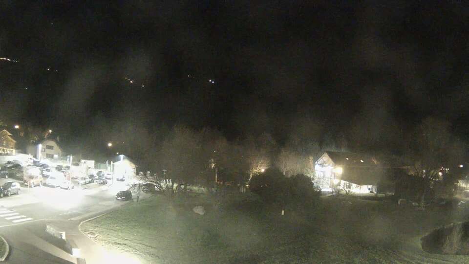 <h2>Webcam au niveau de la mairie du village du Bourg d'Oisans, aux pieds de l'Alpe d'Huez et aux portes du parc des Écrins</h2>