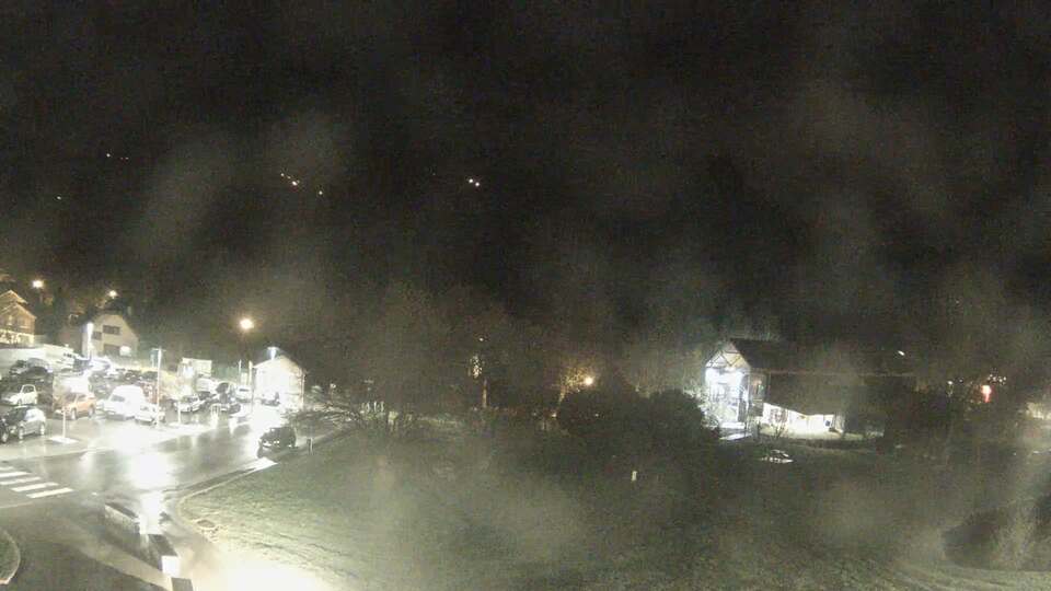 <h2>Webcam au niveau de la mairie du village du Bourg d'Oisans, aux pieds de l'Alpe d'Huez et aux portes du parc des Écrins</h2>