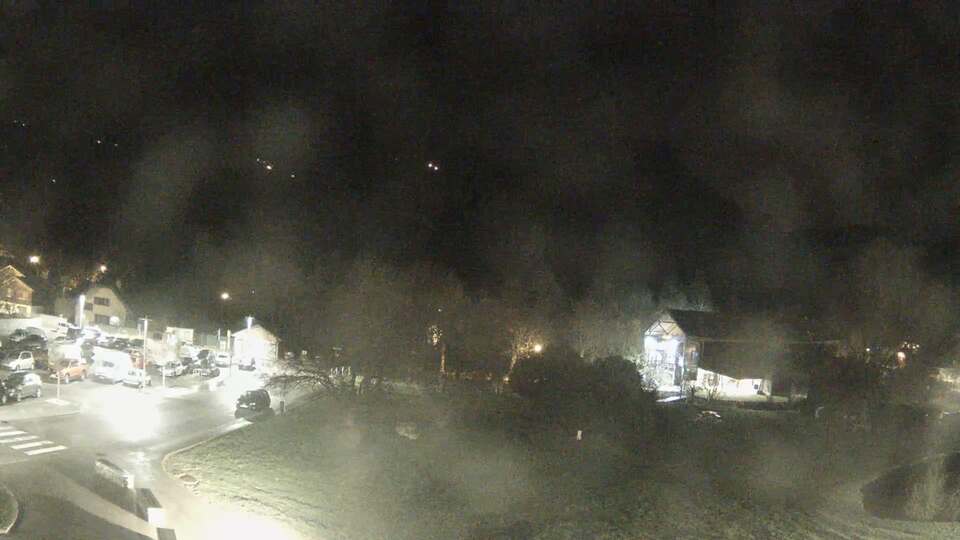 <h2>Webcam au niveau de la mairie du village du Bourg d'Oisans, aux pieds de l'Alpe d'Huez et aux portes du parc des Écrins</h2>