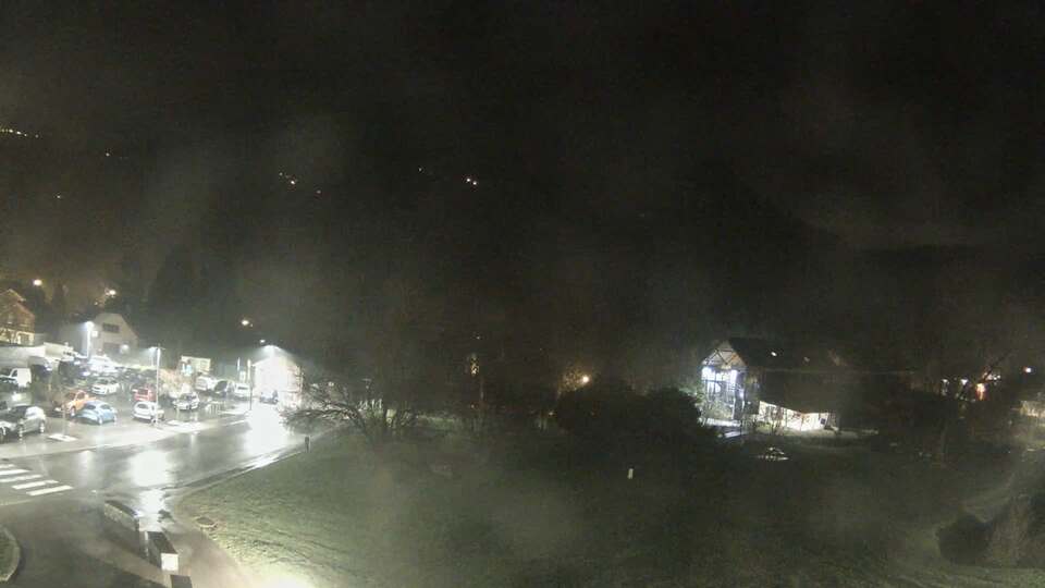 <h2>Webcam au niveau de la mairie du village du Bourg d'Oisans, aux pieds de l'Alpe d'Huez et aux portes du parc des Écrins</h2>